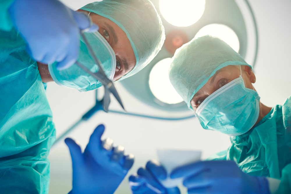 Justiça condena cirurgião após bilionário morrer em cirurgia para aumento do pênis